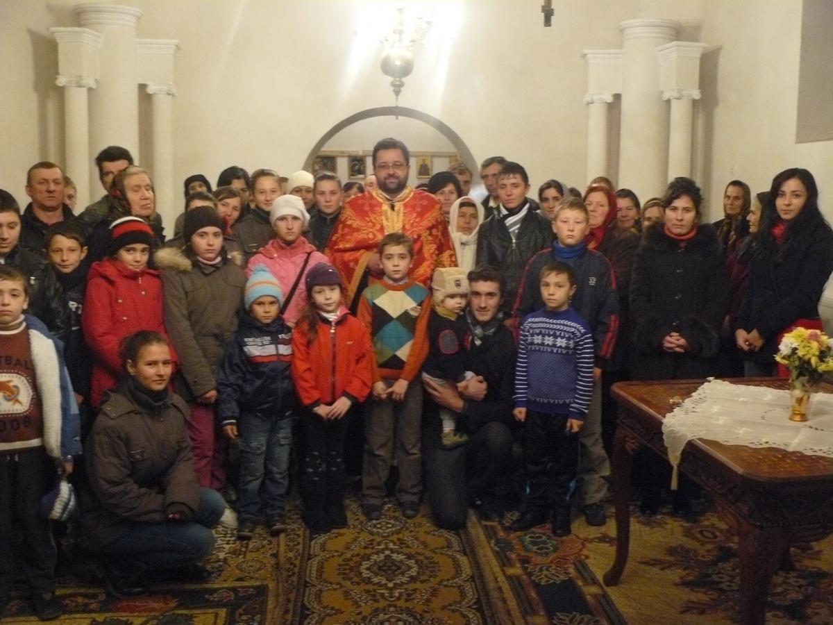 ÎNTÂLNIRE CU TINERII